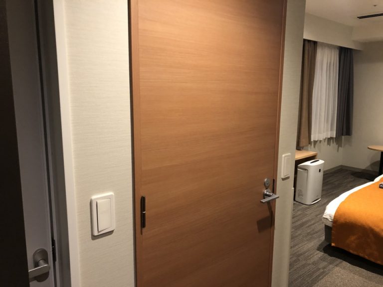 客室ドア 内観