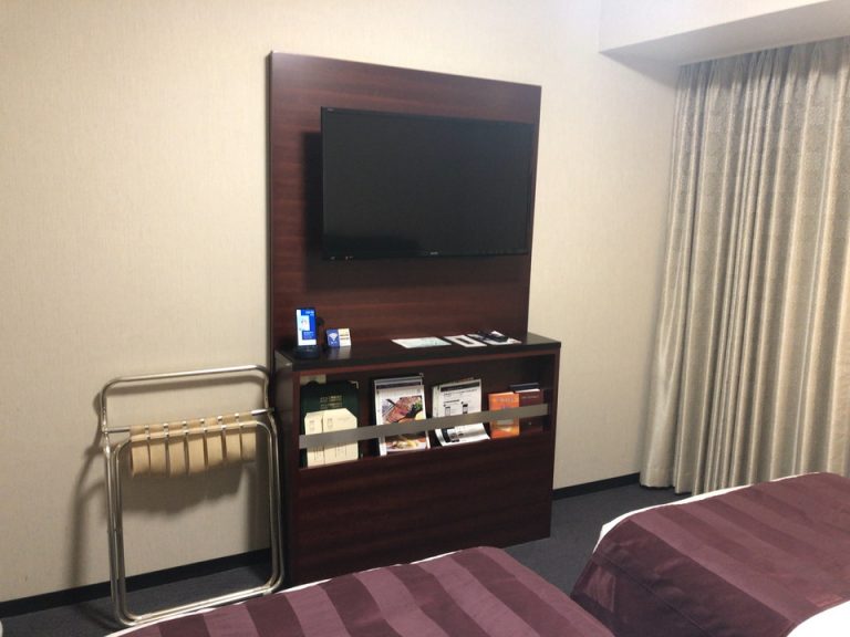 テレビ(ベッド側から)