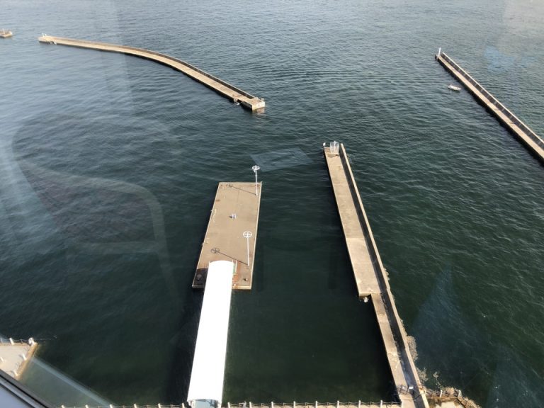 窓から眺望 高速船乗り場 桟橋