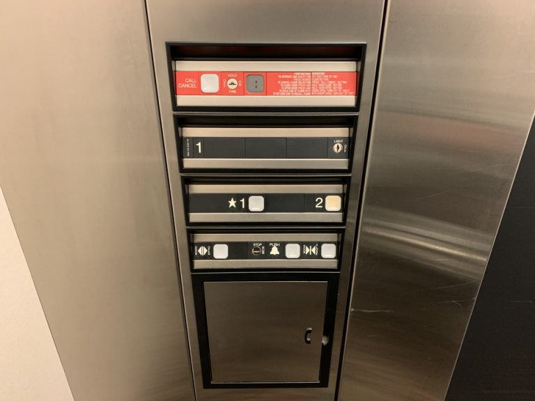 1階と2階だけの造りです。