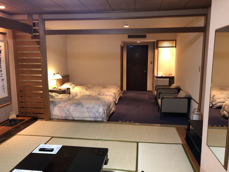 和室側からの客室全体2