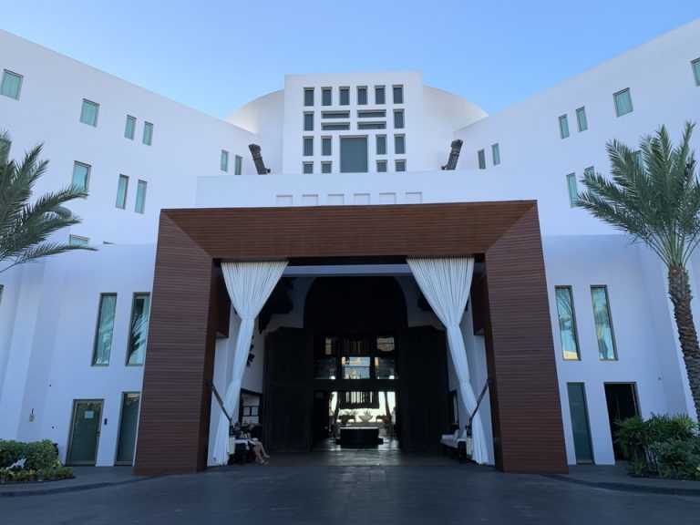 ホテルのエントランス