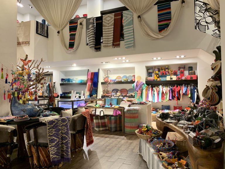 ホテル内のギフトショップ アズール・ブティック1