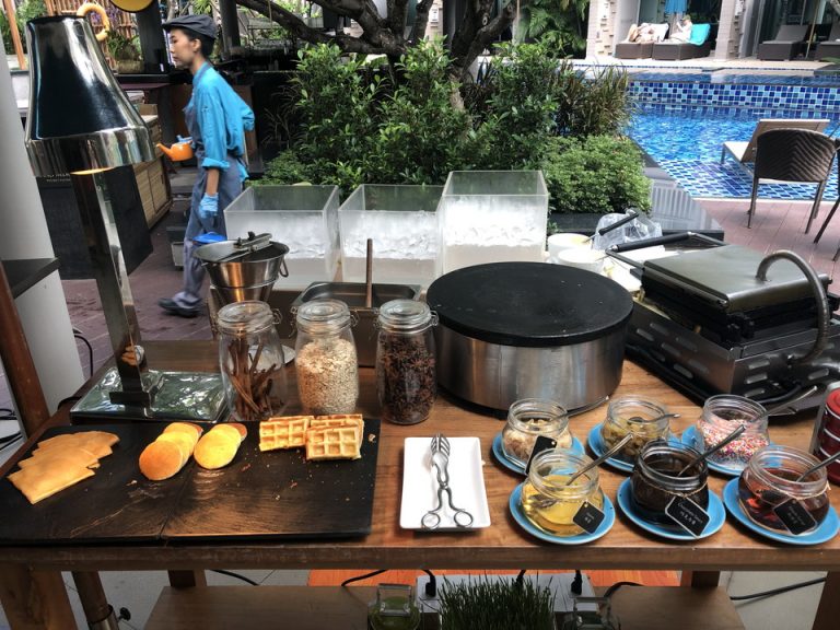 外にはパンケーキ、ワッフル、クレープが。