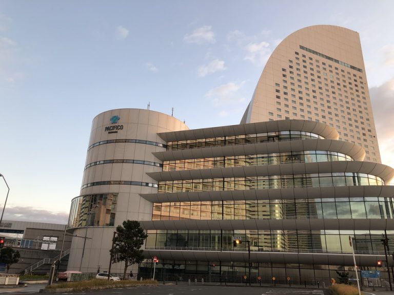 パシフィコ横浜 と インターコンチホテル