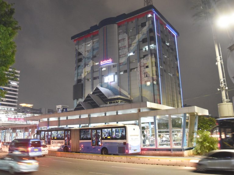 サリナ停留所とサリナデパート