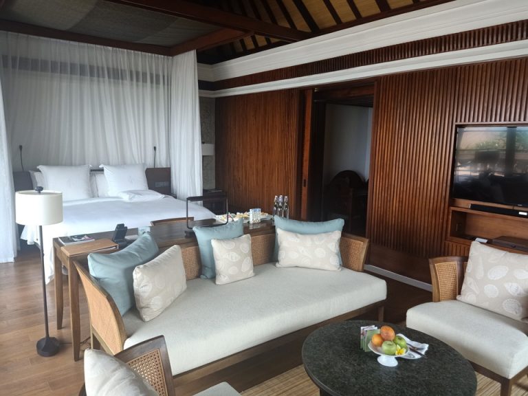 客室全体(入口から)