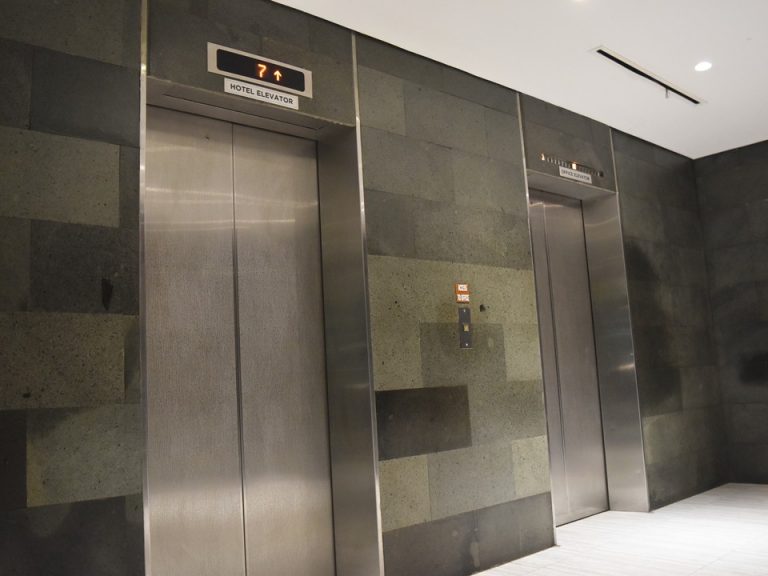 エレベーターフロント階01