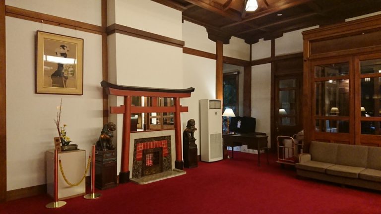 フロントの前