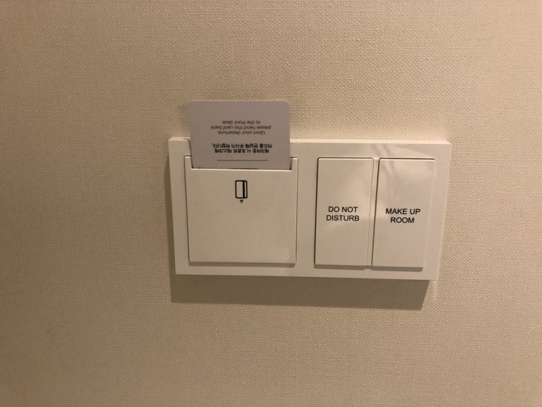 入り口付近のスイッチ