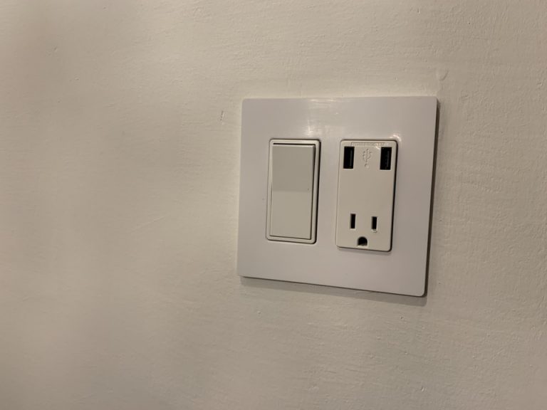 客室 ベッドルーム USBチャージポート