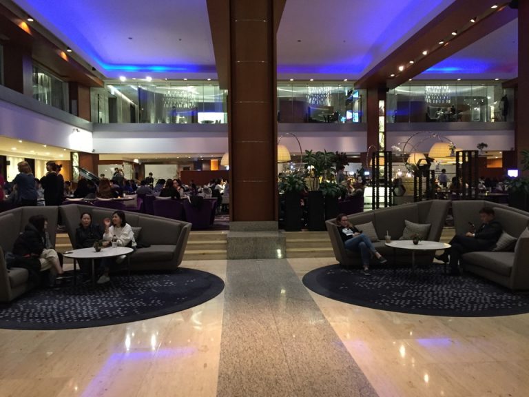 ロビーラウンジ③ 突き当り奥がLOBBY BAR_