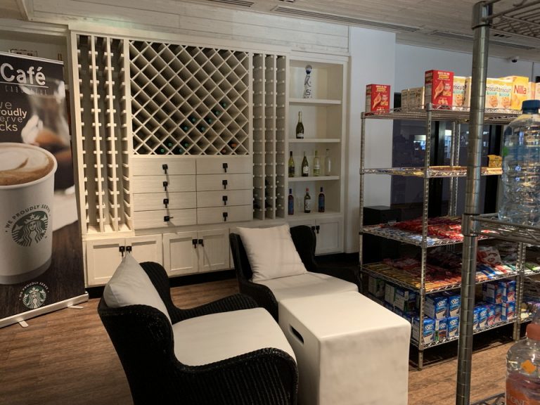 エル・メルカド ホテル内お店 ワインセクション