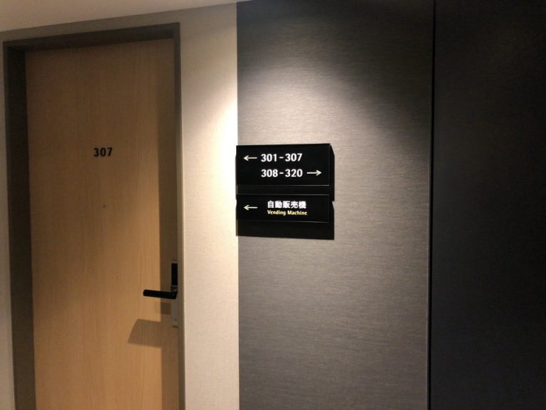 宿泊階EVホール