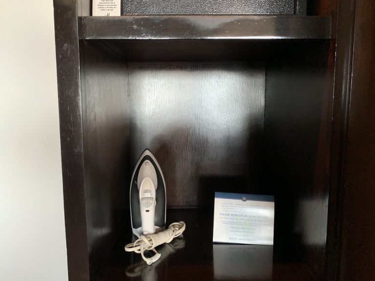 客室 クローゼット アイロン