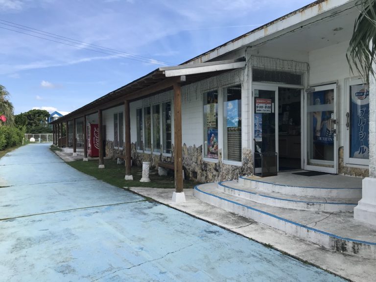 売店外観