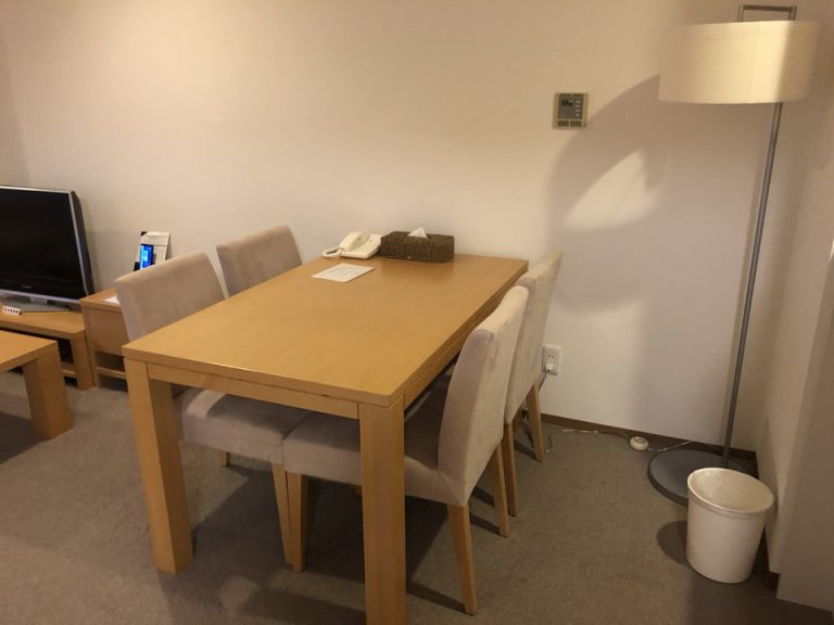 ダイニングテーブル