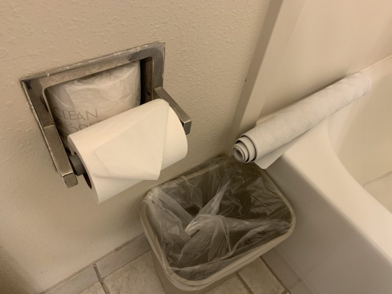 とても清潔感のあるバスルームです。