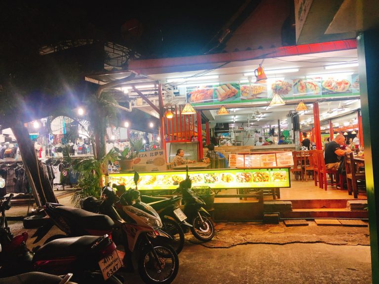 ホテルの目の前のレストラン。