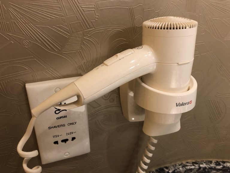 ドライヤーは日本から持参をお勧めします