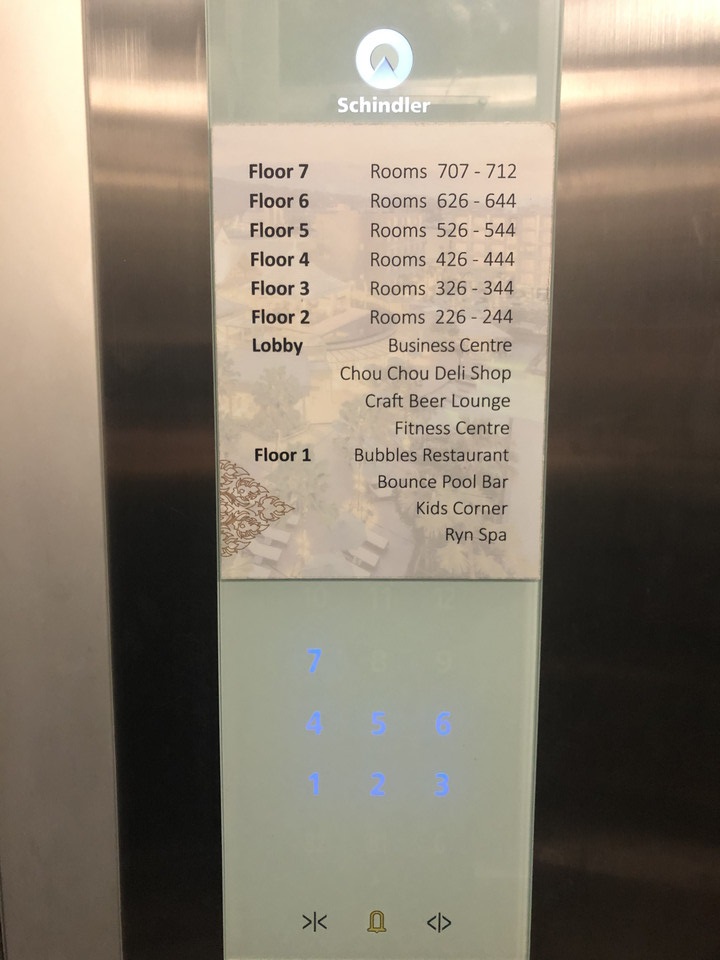 エレベーターの階を選ぶところもおしゃれな感じ。