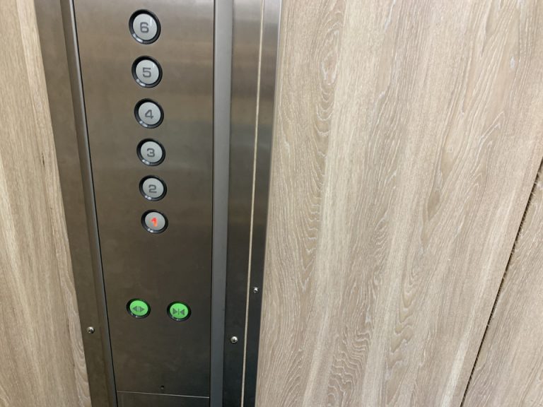 エレベーター階数ボタン
