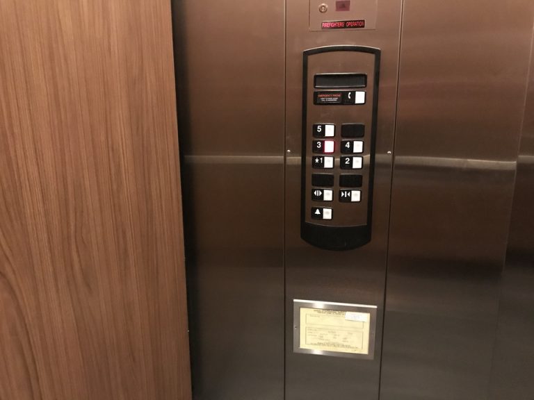 エレベーター階数ボタン