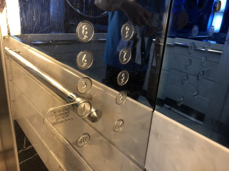 エレベーター階数ボタン