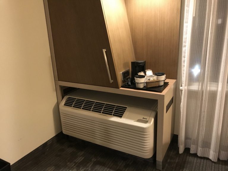 エアコンとその周り