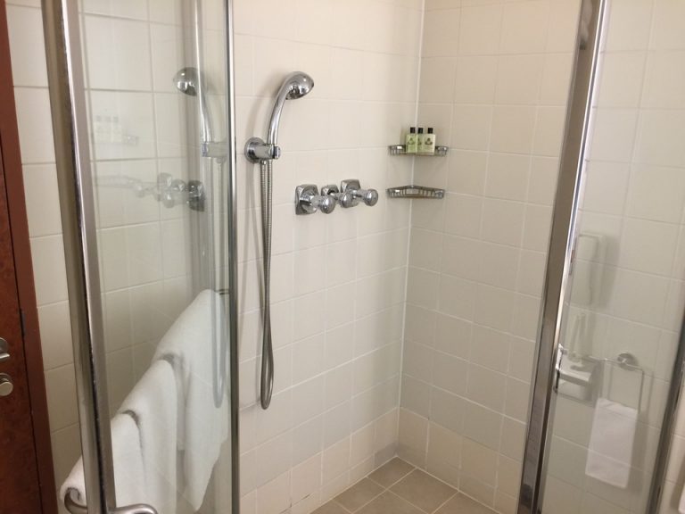 シャワールーム 開けた状態