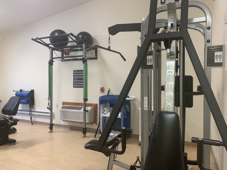 ホテル内には無料のジムもありました。ジムの扉もルームキーが必要なのも安心感があります。旅行中のジムには十分な設備だと思います。(3)