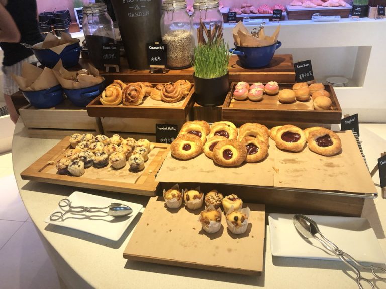 パン、ドーナツ、カップケーキなど、種類は豊富でした