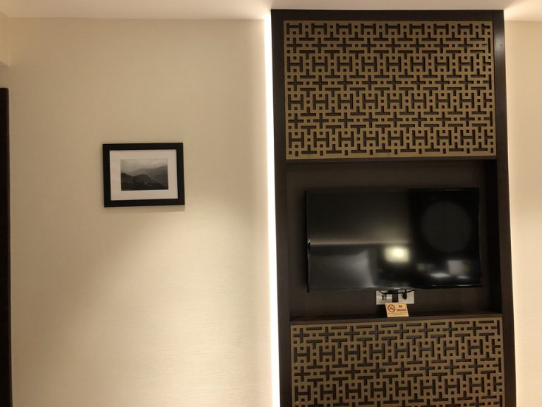 ベッド方向からTV