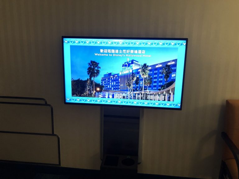 ベッド方向からTV