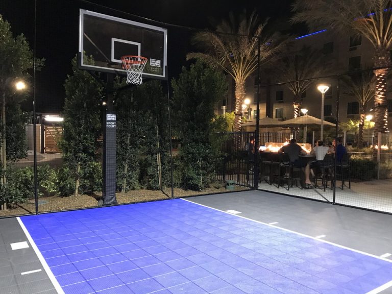 夜11時でもこのライト明るさで体を動かすことができ最高でした