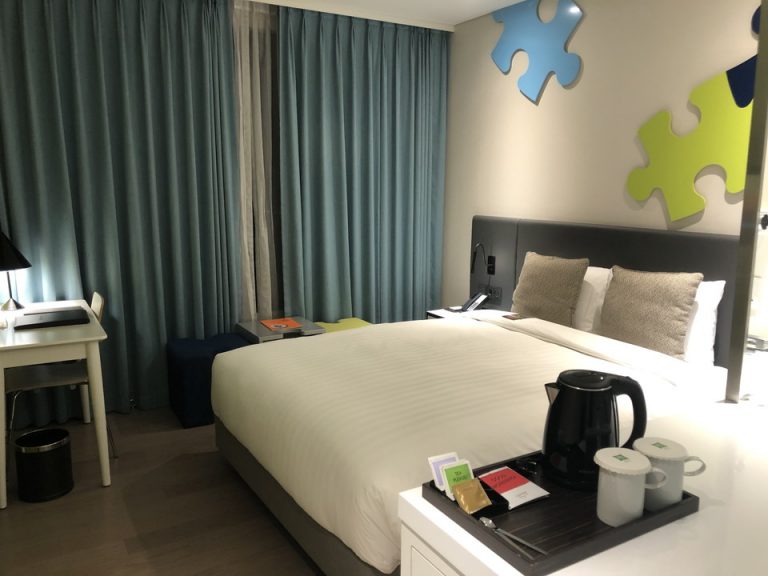 入り口側から客室