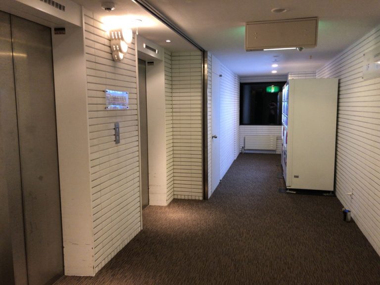 EVホールフロント階