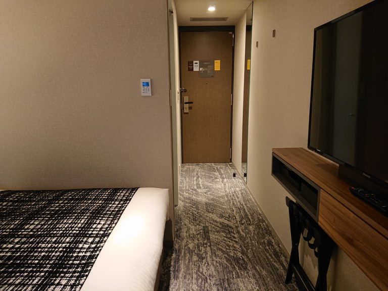 室内奥から入口