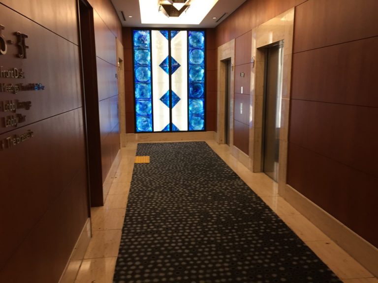 エレベーターホール フロント階
