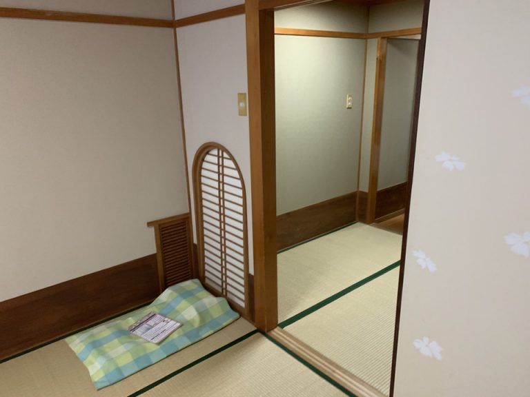 客室全体(入口方向)