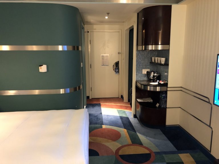 客室全体(入口方向)