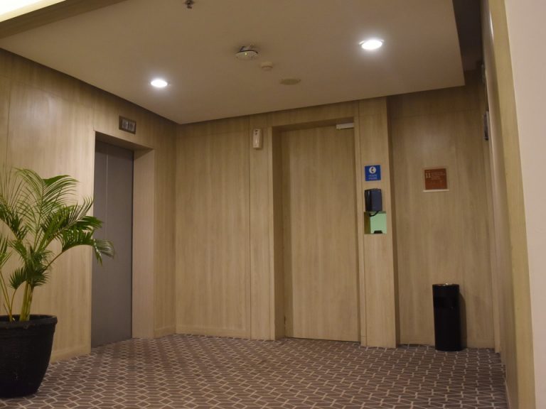 エレベーターホール客室階02