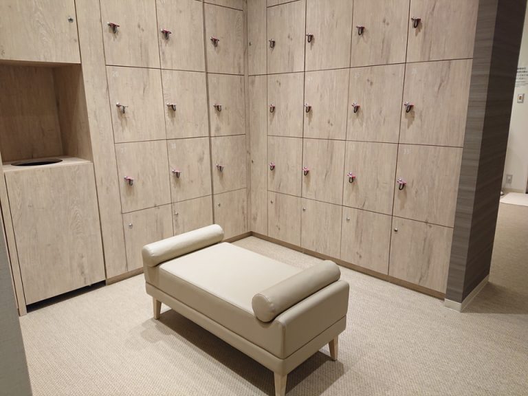 女性用大浴場ロッカー