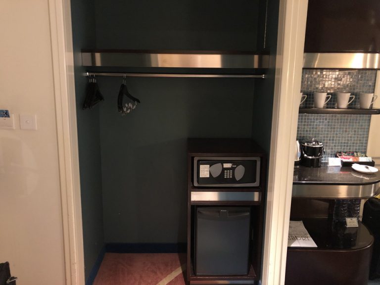 クローゼットには扉がありません