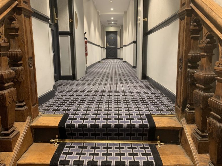 エレベーター廊下(客室階廊下)2