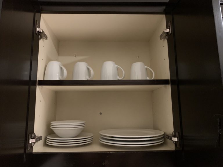 客室 キッチン 食器1