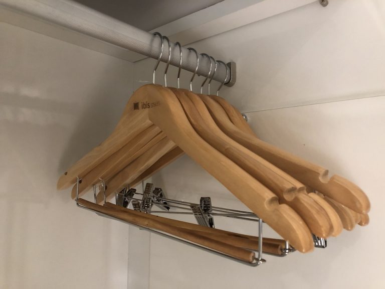 クローゼットの中ハンガー