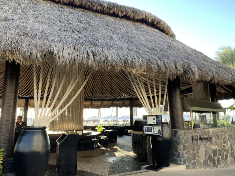 ホテル内のレストラン フロア・デ・ノチェ