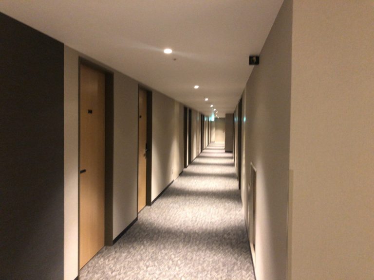 宿泊階廊下全体