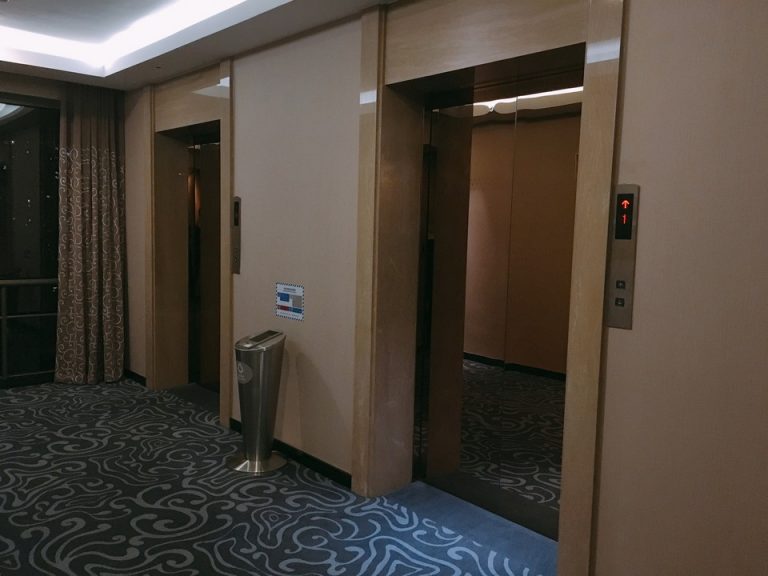 客室エレベーターホール2
